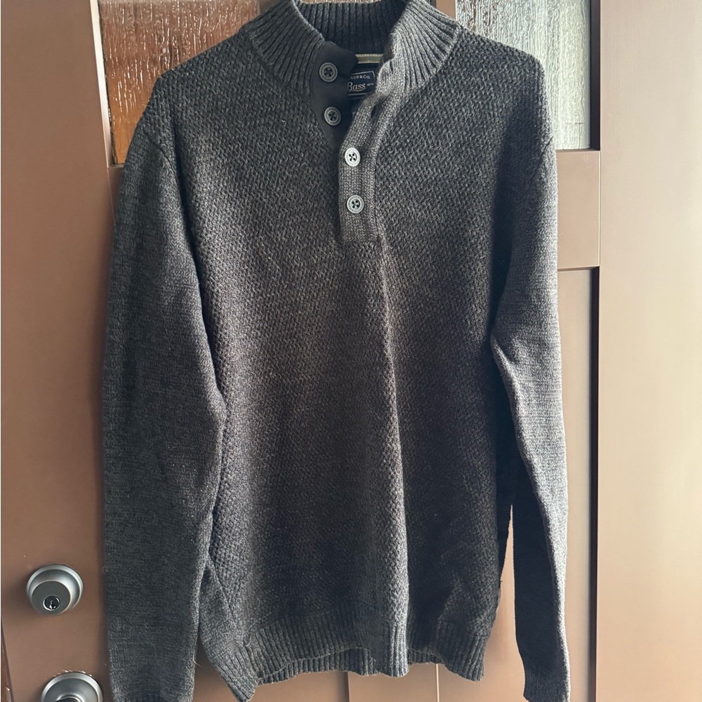 G.H. Bass & Co. Grey/Black Crewneck Sweater